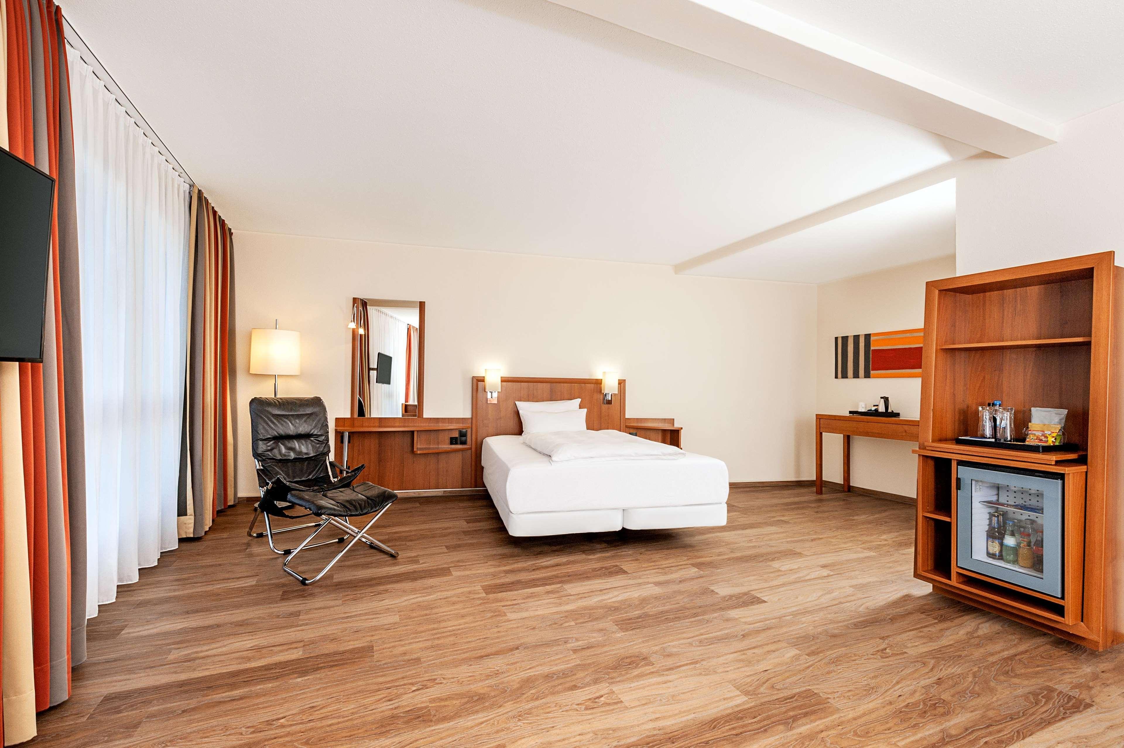 Nh Muenchen Ost Conference Center Hotel 4*