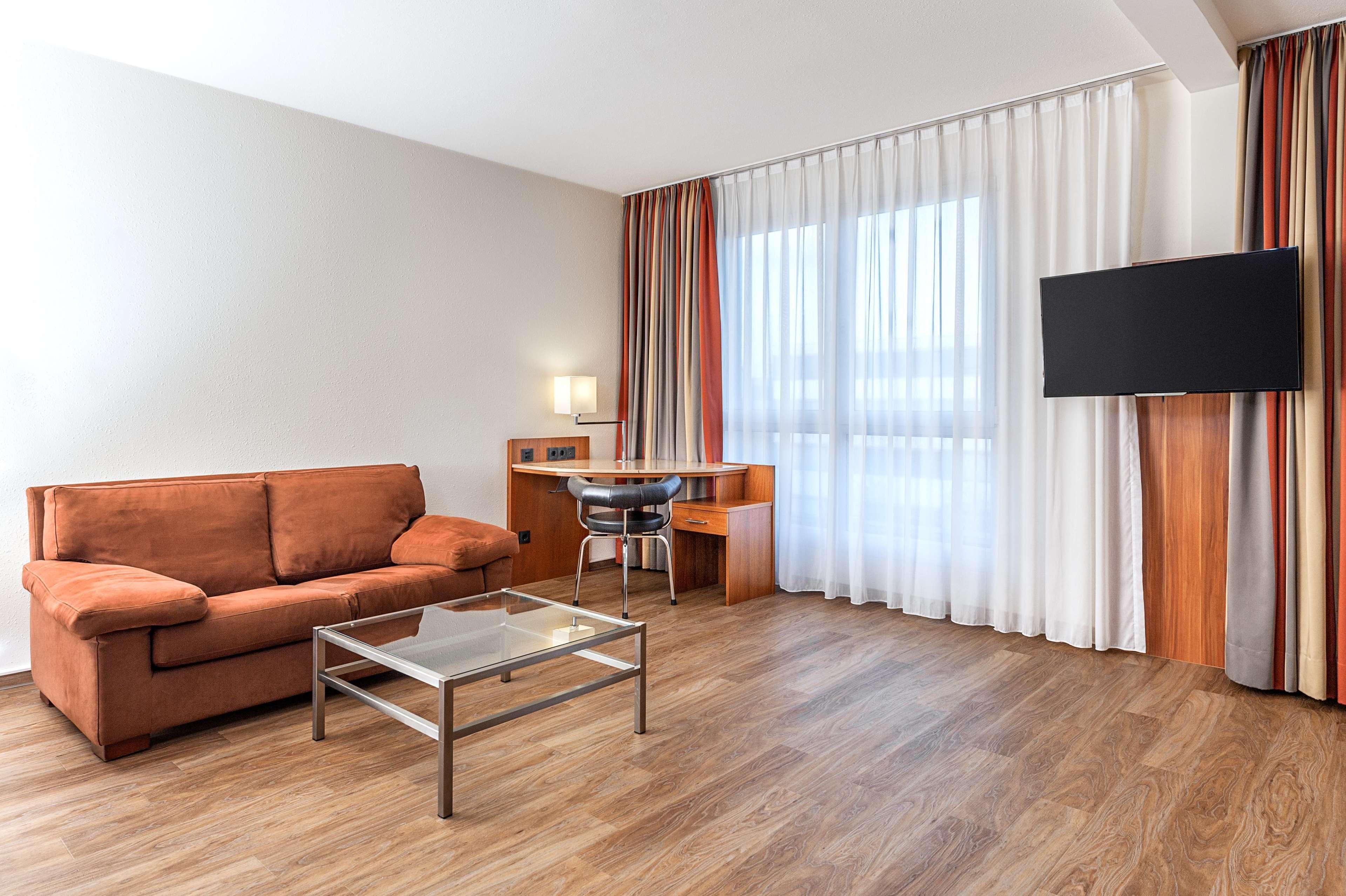 Nh Muenchen Ost Conference Center Hotel 4*